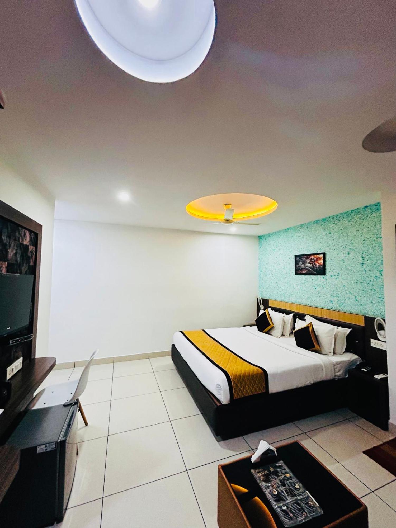 The Porch Inn Hotel/Service Apartments Bangalore Luaran gambar